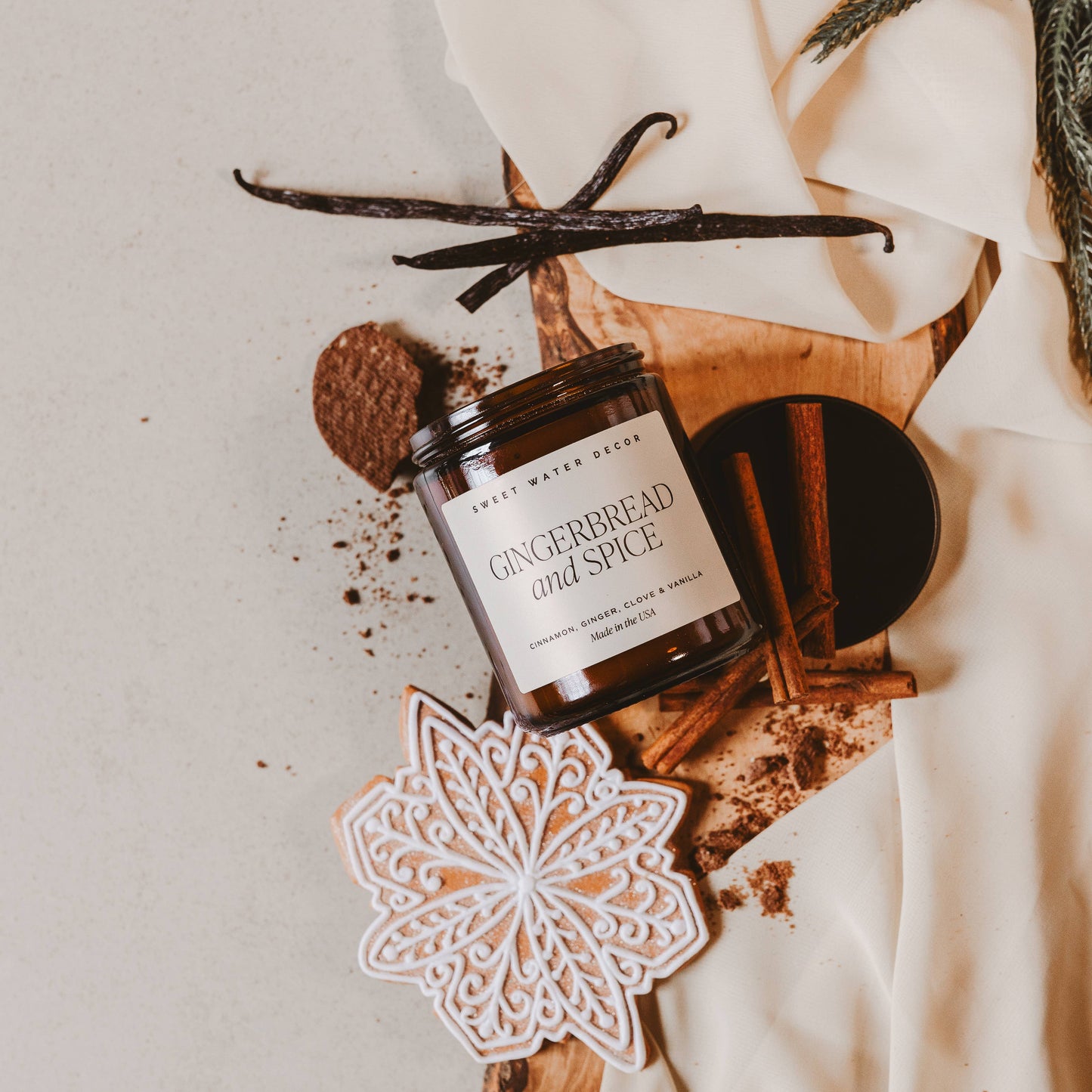 *NEW* Gingerbread and Spice 9 oz Soy Candle- Christmas Decor