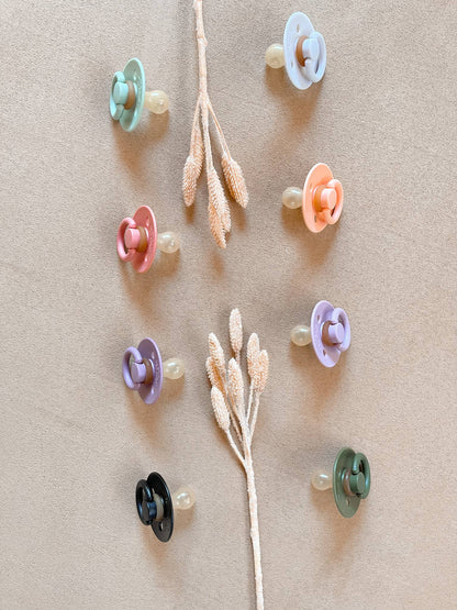 Itzy Soother™ Natural Rubber Paci Set